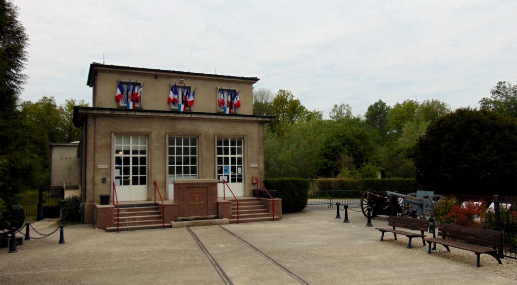 Armistice Museum Compiegne private WW1 battlefield tours from Paris