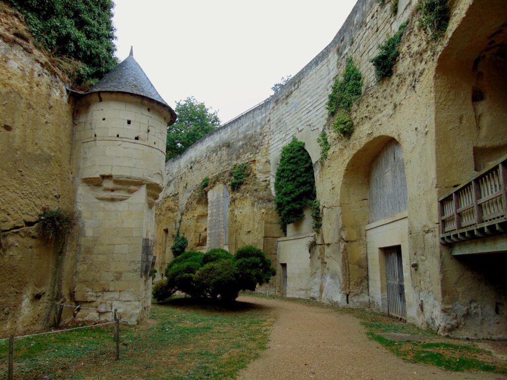 Loire Valley Castles travel guide private tours from Paris