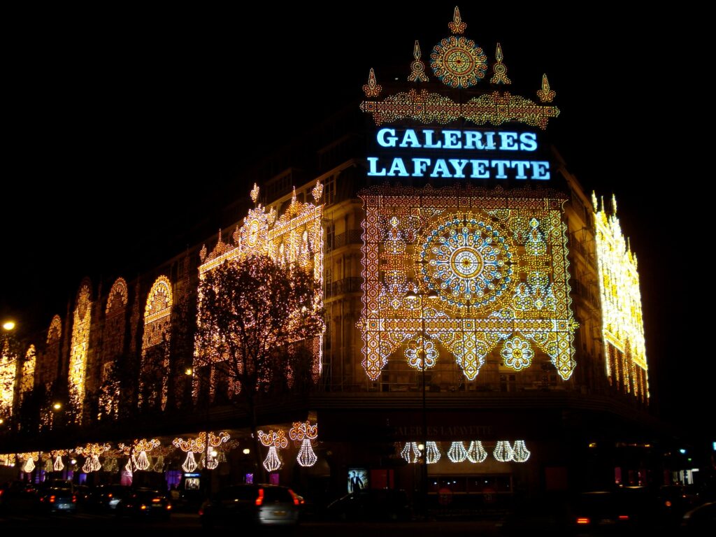 Galleries Lafayette Paris travel guide and night tours by a car
