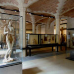 Louvre Museum in Paris tour reviews, sculptures